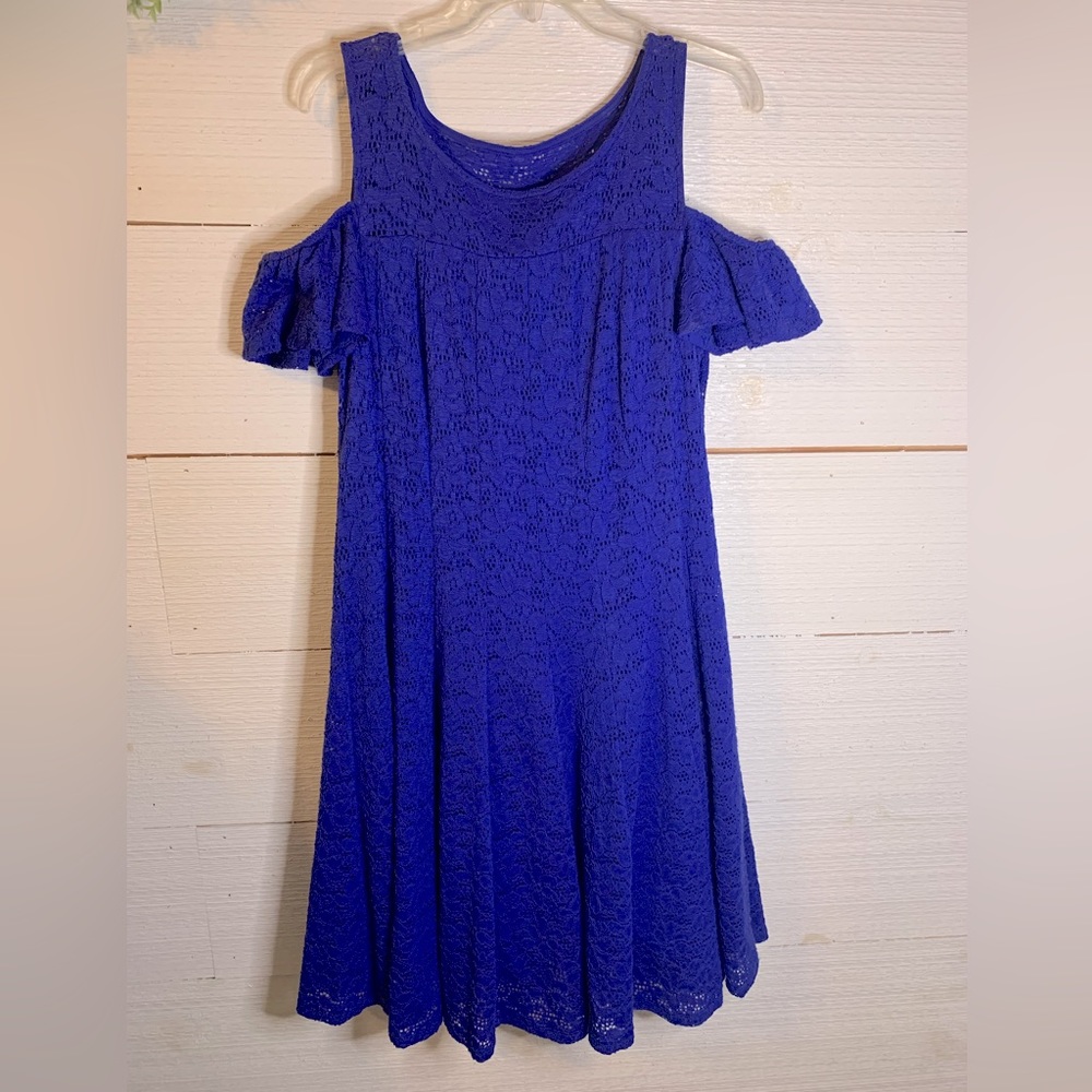 Open shoulder 2 layered lace Swing Dress by Chris McLaughlin.  Size 10.